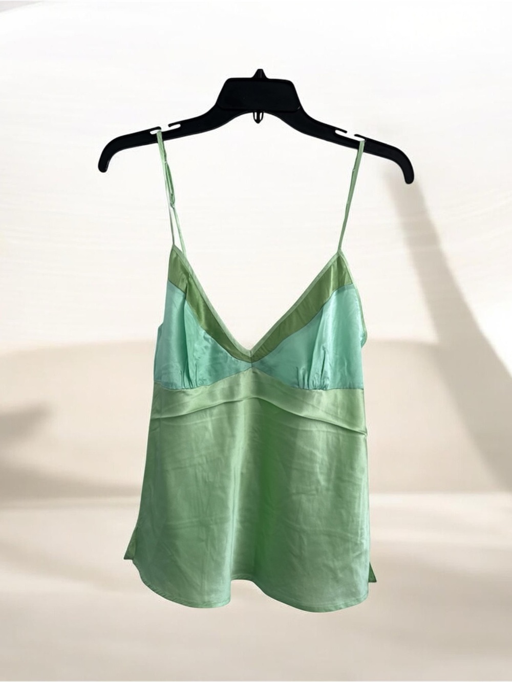 Gold Hawk 100% silk Green camisole - Picture 4 of 8
